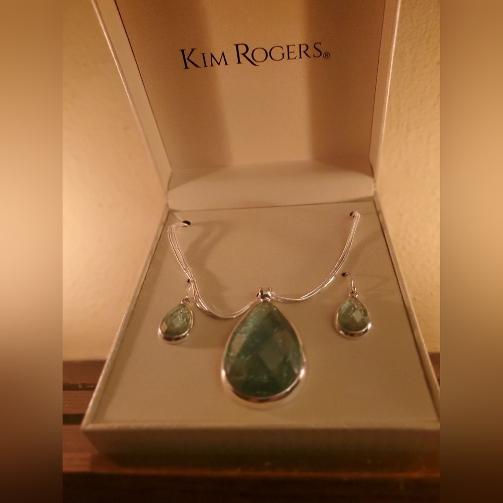 Kim Rogers NIB NWT Pendant & Earrings SET!  Seafoam green/blue resin silver tone